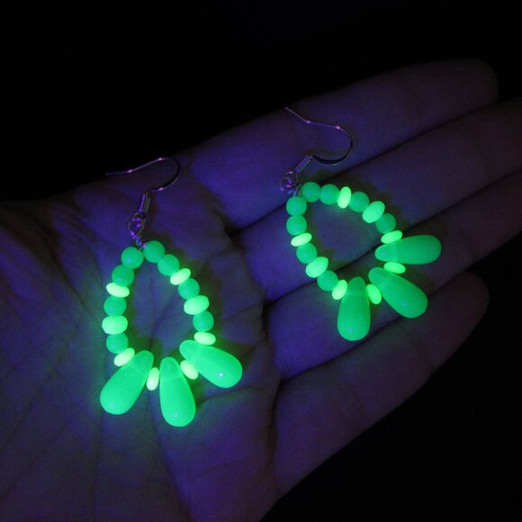 Uranium glass triple teardrop earrings - Picture 1 of 13